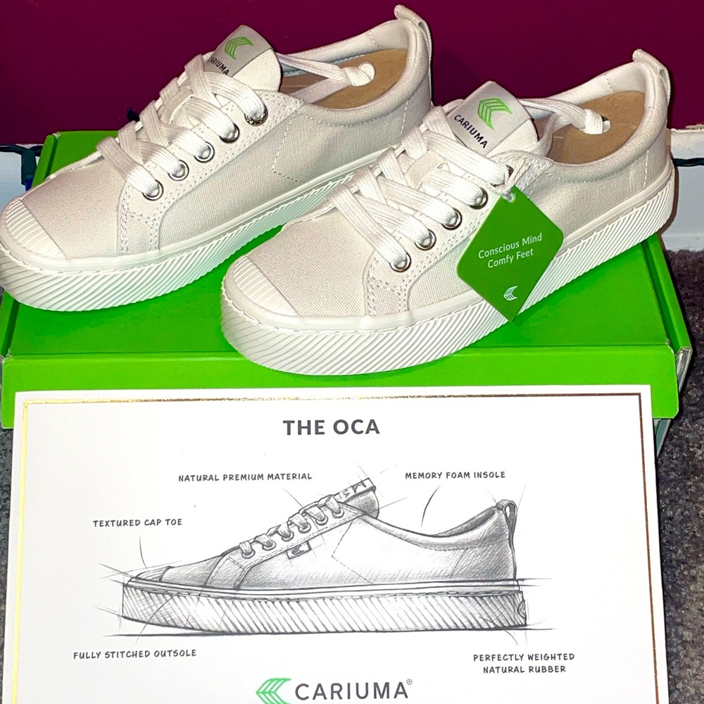 Cariuma sneakers size 5 women white